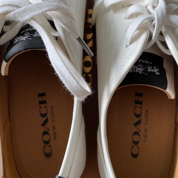 Coach - Picture 3 of 4